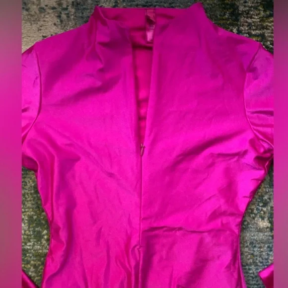 SKIMS Disco long sleeve front zip contour thong bodysuit, size large - Picture 2 of 16